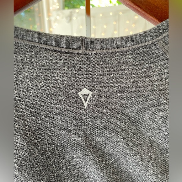 Ivivva Shirt Girls Size 14 -Swiftly Tech Gray Thumbholes Lululemon Top - Picture 2 of 7